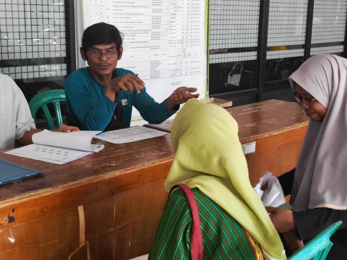 Pembagian Beras untuk Warga Miskin 02